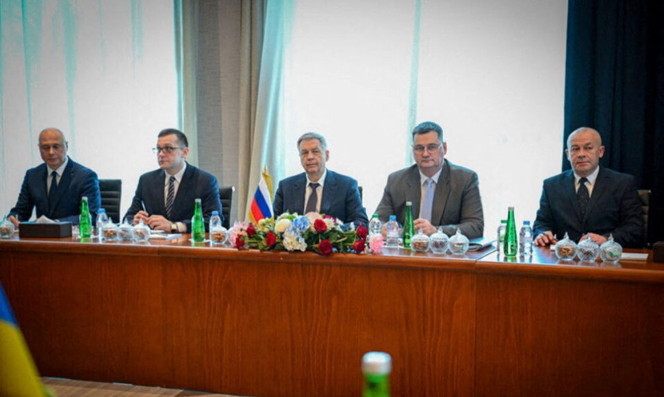 Rusijos delegacija derybose Abu Dabyje