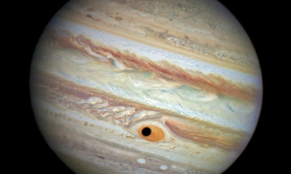Jupiterio akį uždengė Ganimedo šešėlis
