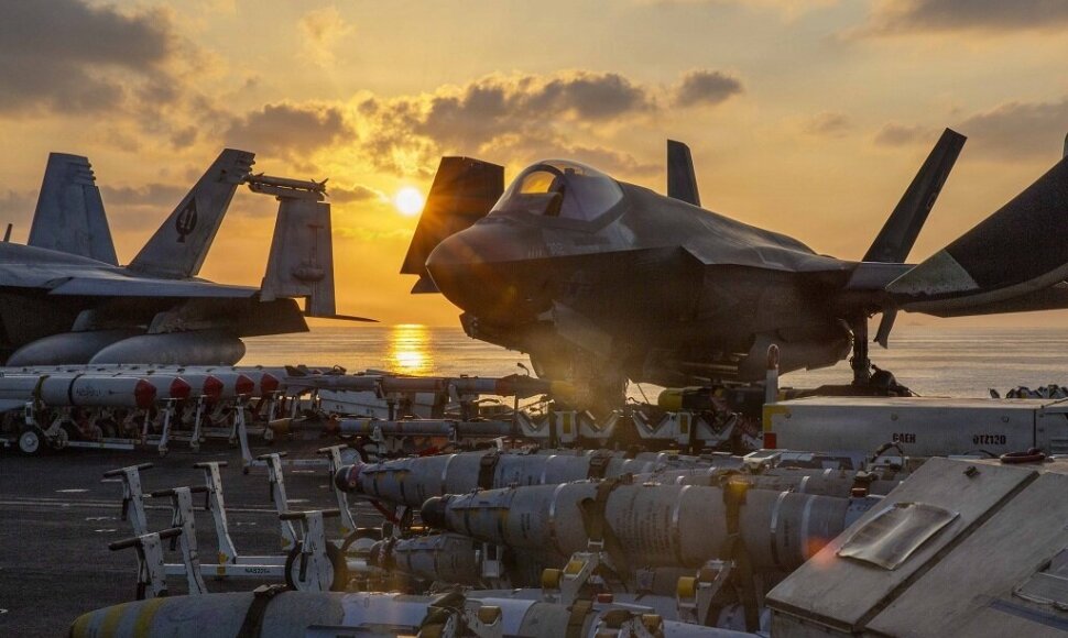 JAV lėktuvnešis „USS Abraham Lincoln“