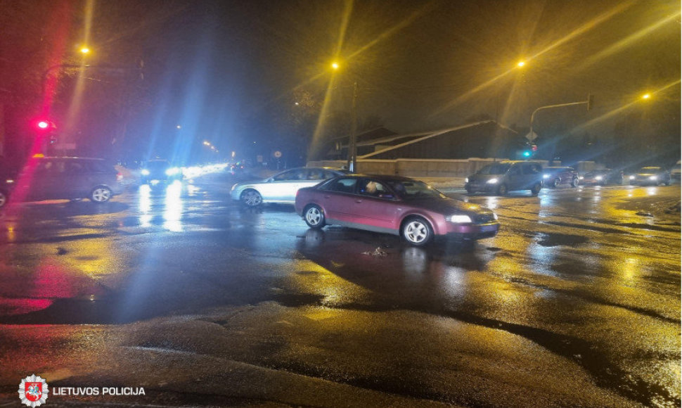 Įvykio vietoje Šiauliuose, Vilniaus ir S.Daukanto gatvių sankryžoje.