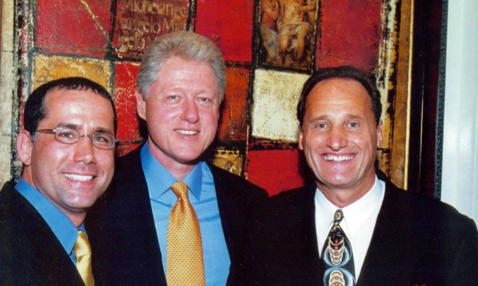 Albertas Scaglione (dešinėje) su prezidentu Billu Clintonu