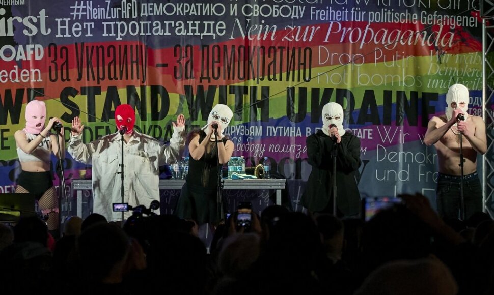 Rusų pankroko protesto grupės „Pussy Riot“ koncertas / Michael Ukas / dpa/picture-alliance