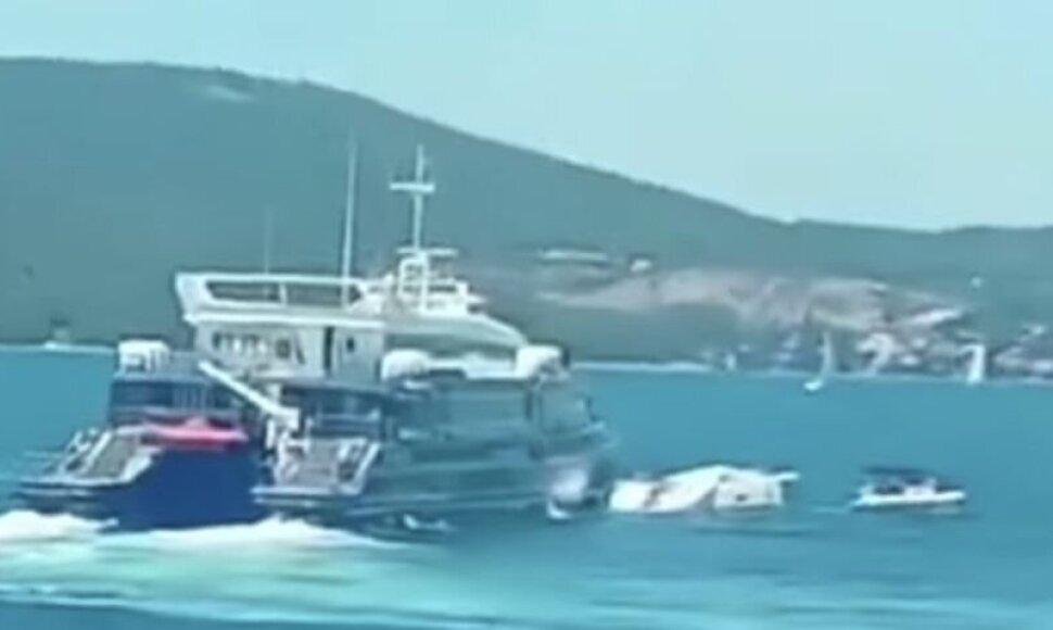Kroatijoje susidūrė katamaras ir burlaivis