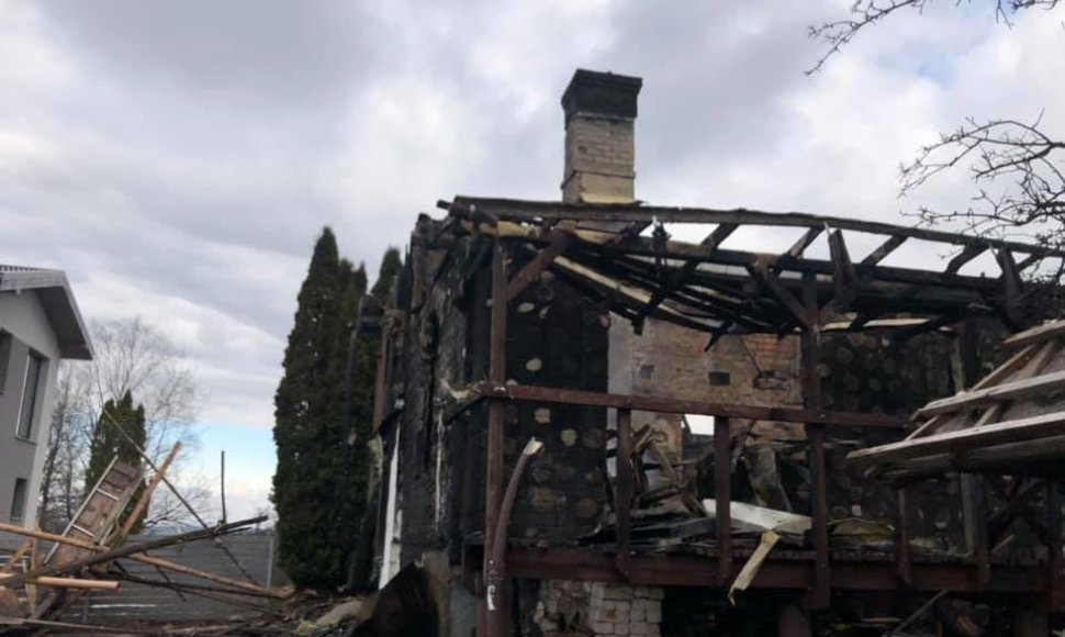 Dvarčionyse  kilęs gaisras sunaikino šeimos namus.