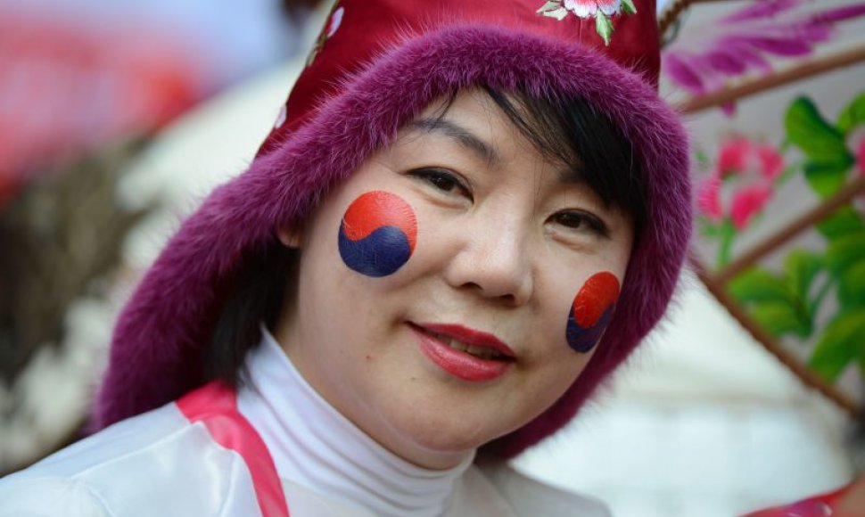 Ši Pietų korėjietė savo šalį pristato labai spalvingai ir tautiškai.