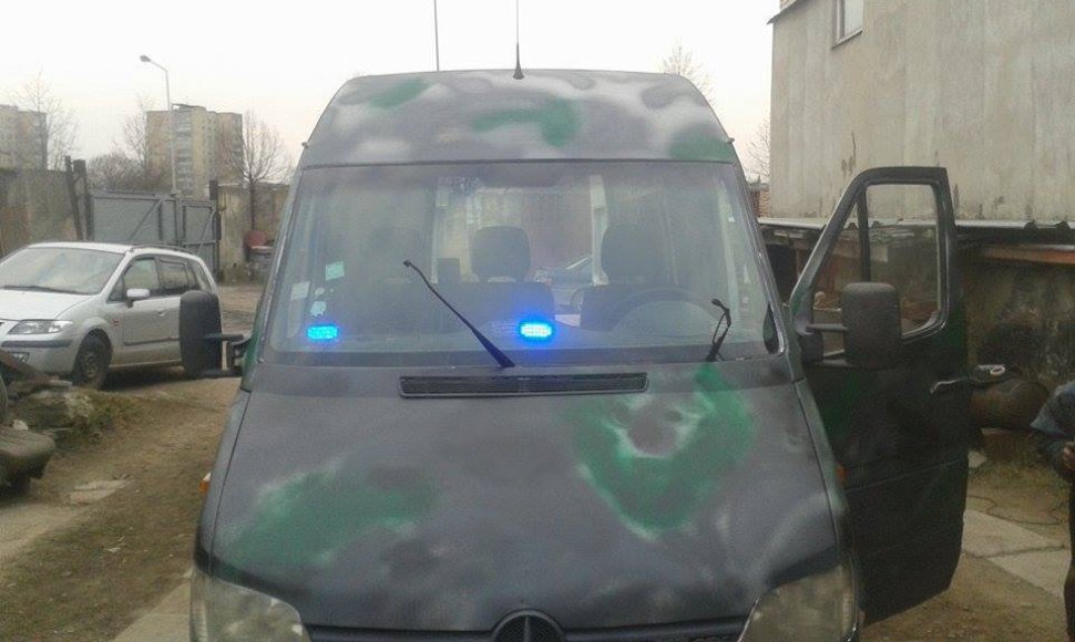 Kauniečiai Ukrainos kariams nuveš mikroautobusą