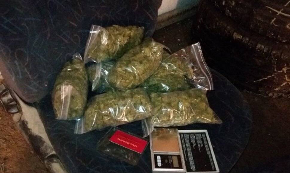 Kauno policija sulaikė tris narkotikų platintojus