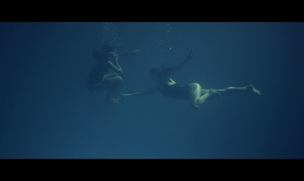Filmas „Plaukikė“ („The Swimmer“)