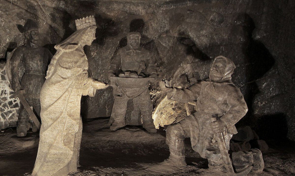 Druskos skulptūros 135 metrai po žeme Veličkos druskos kasykloje