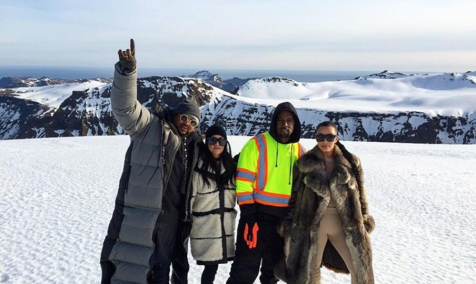 The-Dream, Kourtney Kardashian, Kim Kardashian ir Kanye Westas Islandijoje