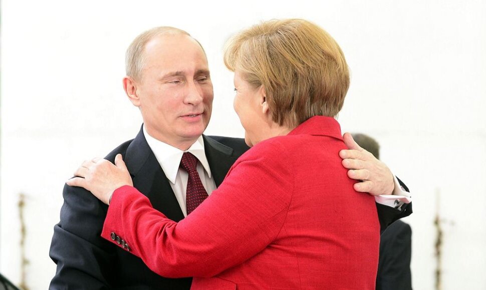 Rusijos prezidentas Vladimiras Putinas ir Angela Merkel