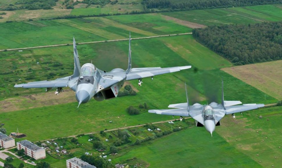 Lenkų naikintuvai saugos Baltijos šalių oro erdvę