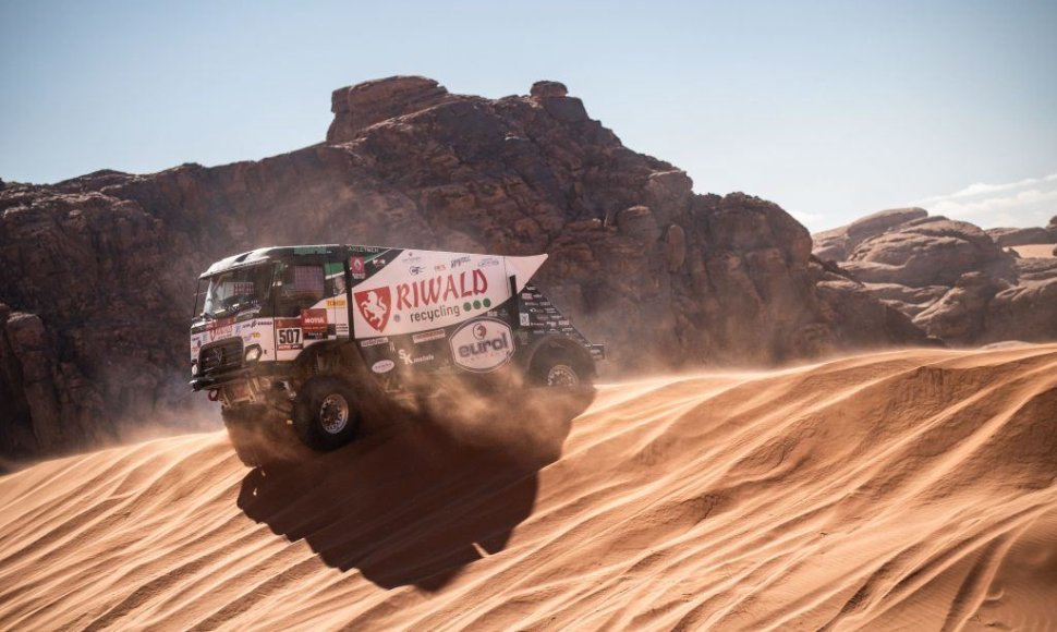 Hibridinė sistema suteikia keletą svarbių privalumų, susijusių su galios kreive, įsibėgėjimu ir stabdymu. (Riwald Dakar Team nuotrauka)