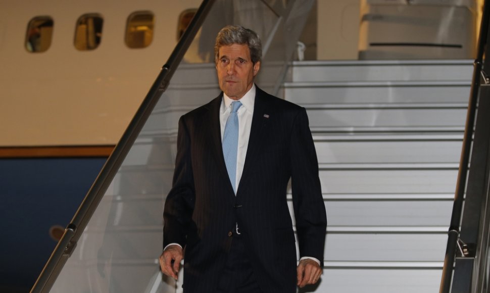 JAV valstybės sekretorius Johnas Kerry atvyko į Ženevą, kur prasideda keturšalės derybos dėl situacijos Ukrainoje