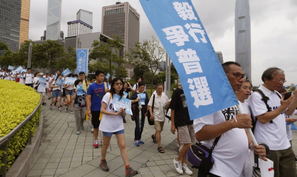 Šimtai Honkongo gyventojų ragina balsuoti neoficialiame referendume dėl demokratinio valdymo