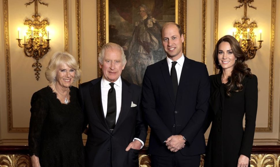Karalius Charlesas II, karalienė konsortė Camilla, Velso princai Williamas ir Catherine