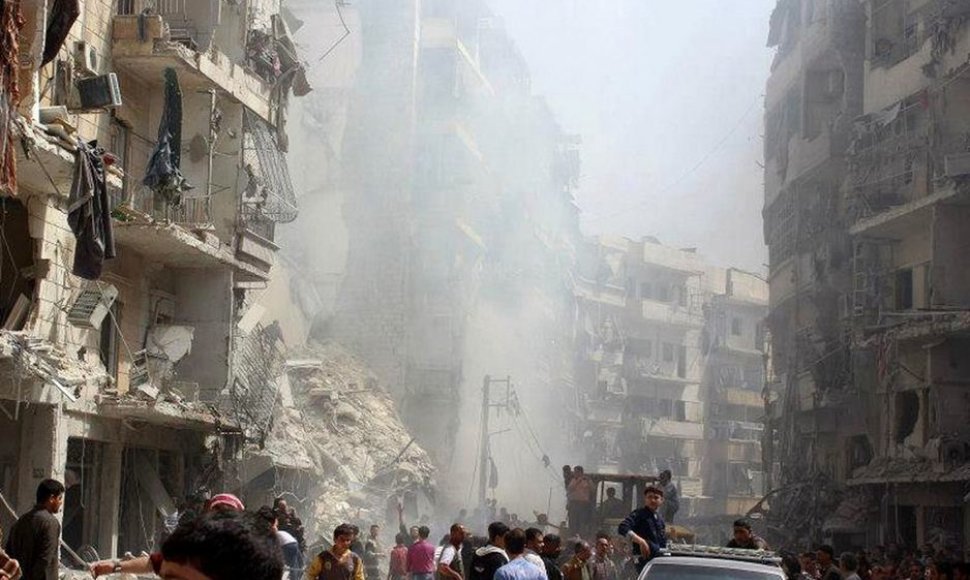Sirijoje per naikintuvų atakas apgriauti pastatai