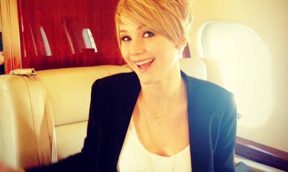 Jennifer Lawrence nusikirpo plaukus
