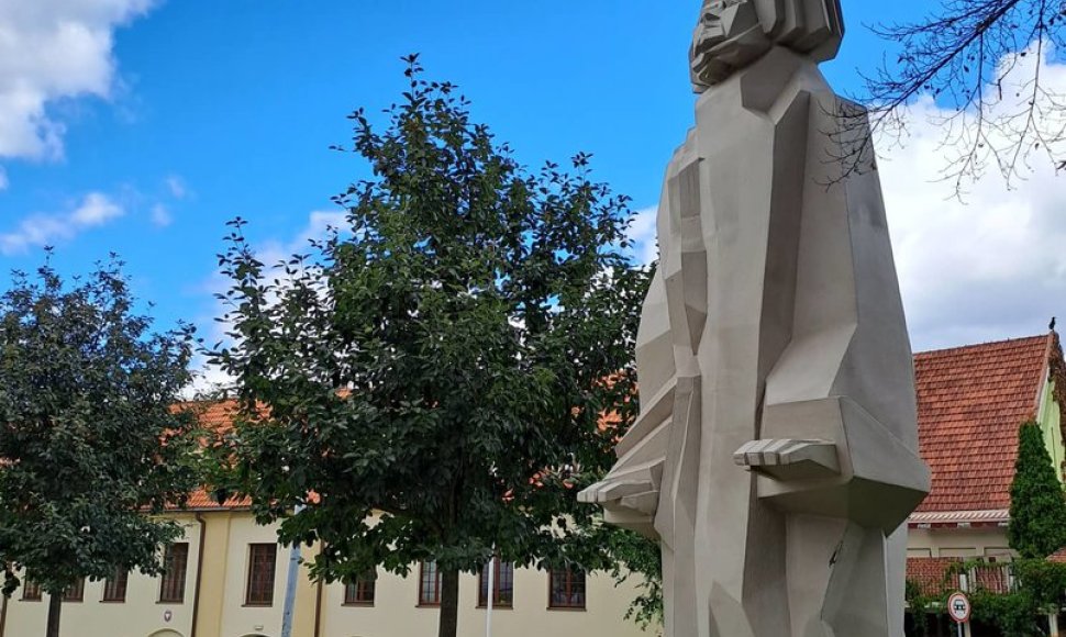 Adamo Mickiewicziaus skulptūra Vilniuje