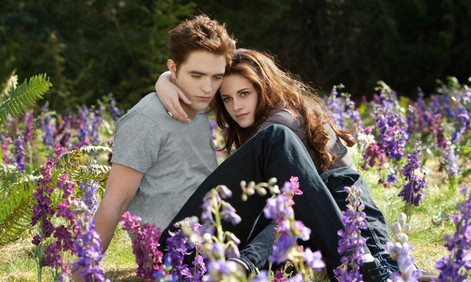 Kristen Stewart ir Robertas Pattinsonas filme „Brėkštanti aušra. 2 dalis“