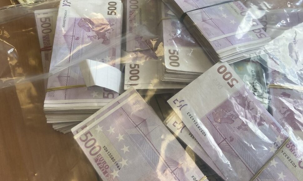 Policijoje rasti pinigai