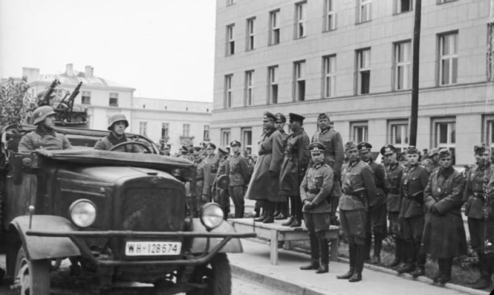Bendras nacistinės Vokietijos ir SSRS kariuomenių paradas Brest Litovske 1939 m. rugsėjo 22 d. po Lenkijos okupacijos