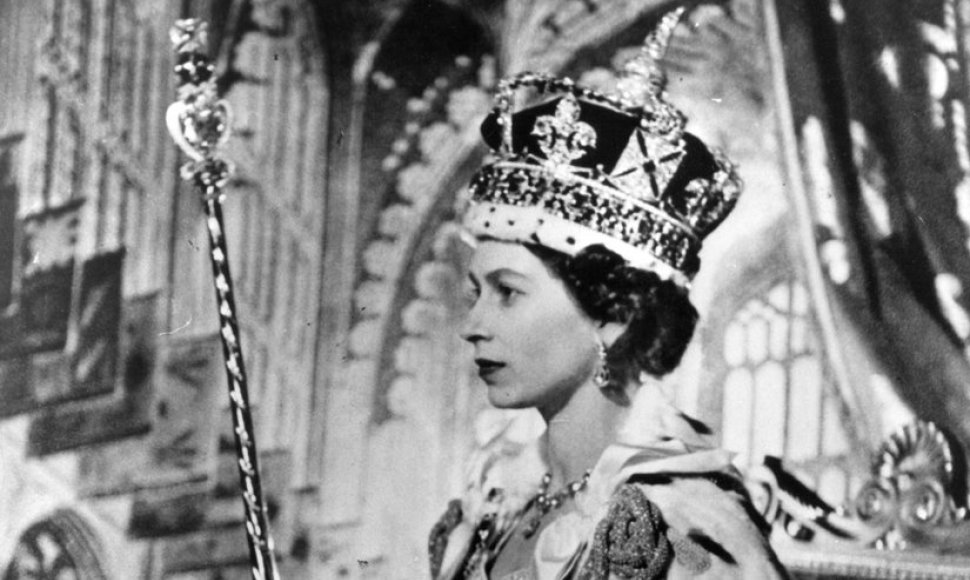 Karalienė Elizabeth II savo karūnavimo dieną
