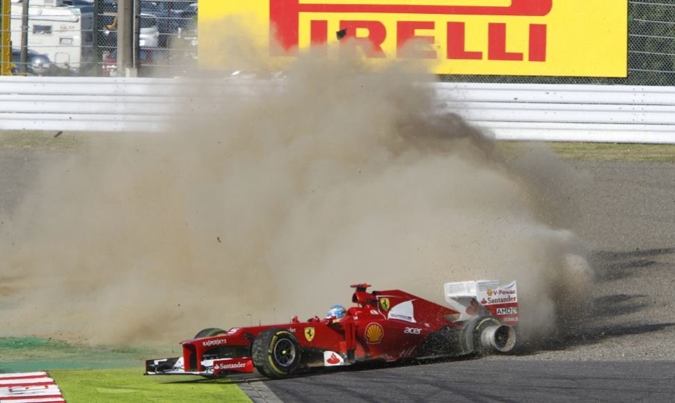 Fernando Alonso avarija F-1 etape Suzukoje