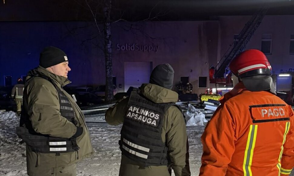 Ugniagesiai užgesino didžiulį  gaisrą Vilniuje, Ei&scaron;i&scaron;kių plente