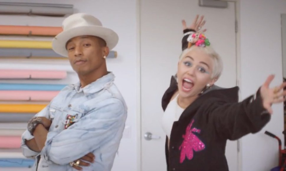 Pharrellas Williamsas ir Miley Cyrus dainos „Come Get It Bae“ vaizdo klipe