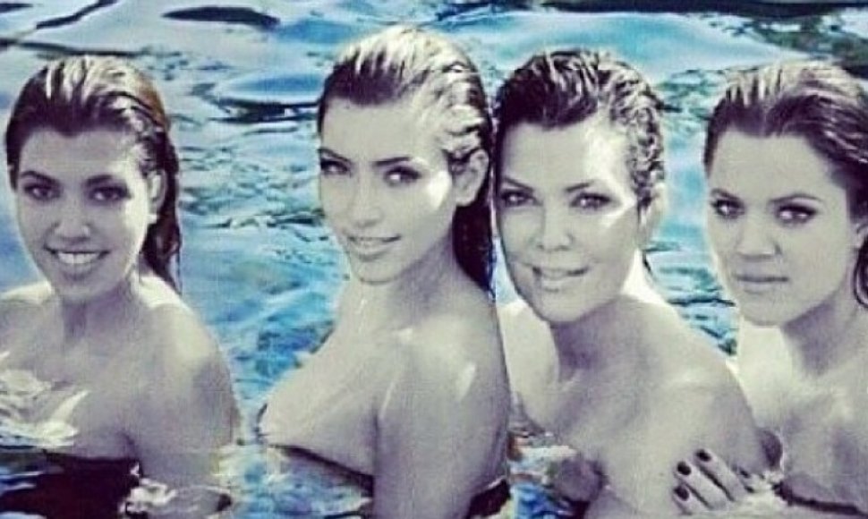 Kourtney, Kim ir Khloe Kardashian su mama Kris Jenner