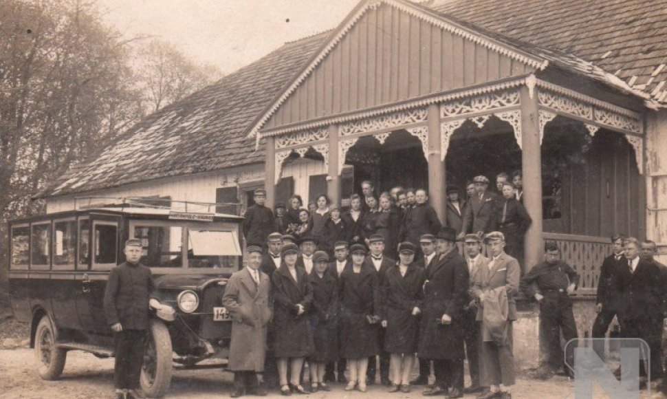 Medžio drožiniais puoštame Kvietiškio dvare 1926 metais buvo įkurta Žamės ūkio mokykla