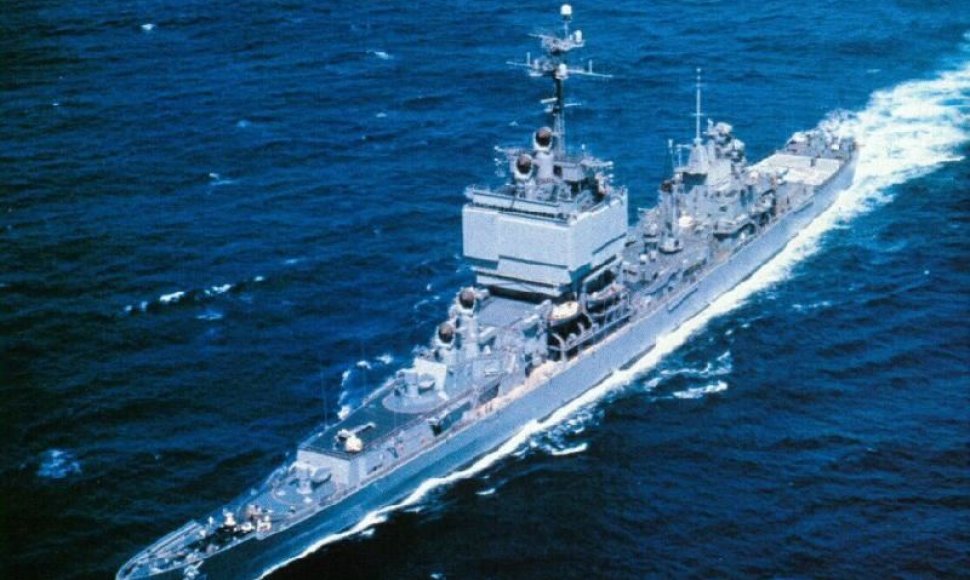 USS „Long Beach“ atominis kreiseris šiuo metu yra ardomas Bremertone, JAV