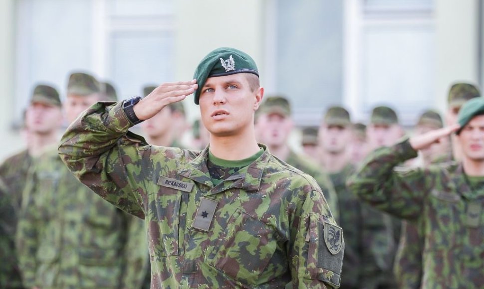Į Ukrainos karių mokymo misiją išlydėta šeštoji Lietuvos karinių instruktorių pamaina