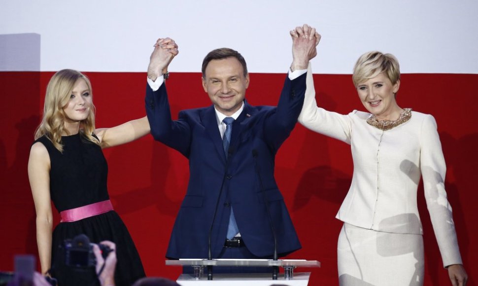 Andrzejus Duda švenčia pergalę Lenkijos prezidento rinkimuose