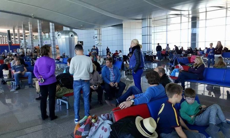 Į Lietuvą iš Egipto turintys grįžti tautiečiai užstrigo oro uoste