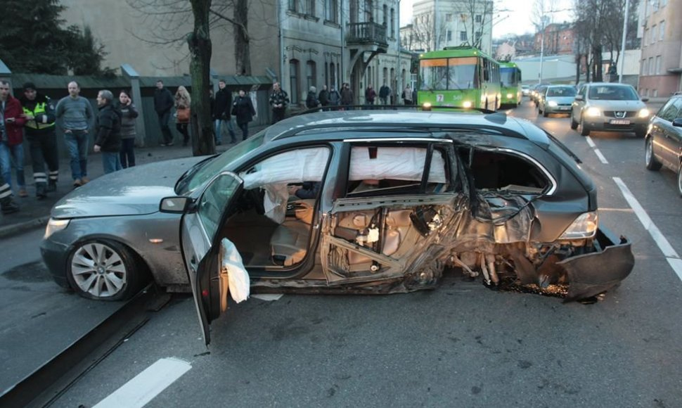BMW avarija K. Donelaičio gatvėje