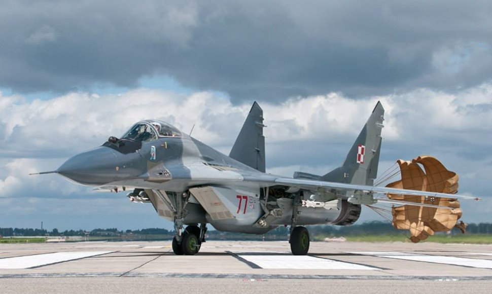 Lenkų naikintuvai saugos Baltijos šalių oro erdvę