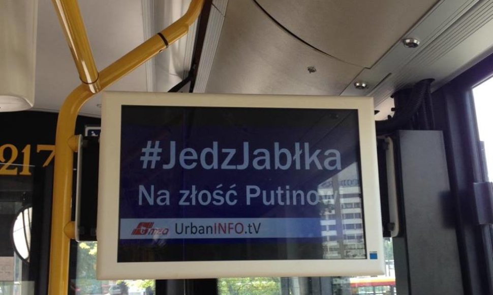 Socialinės kampanijos „Valgyk obuolius ir suerzink Putiną“ reklama Varšuvos viešajame transporte