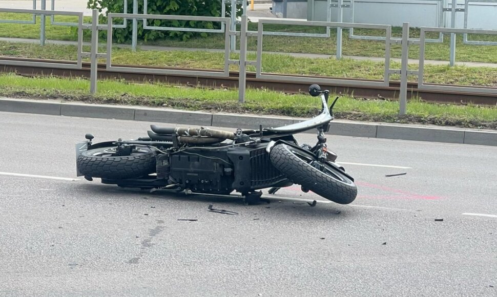 Kauno A.Juozapavičiaus prospekte partrenktas motociklininkas