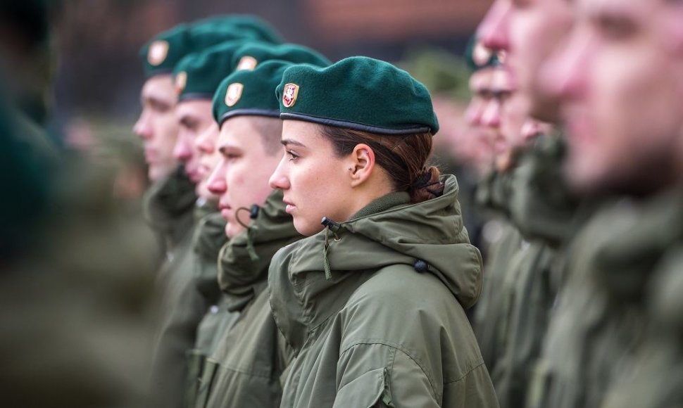 Vilniuje ir Kaune prisiekė 140 jaunesniųjų karininkų vadų mokymų dalyvių