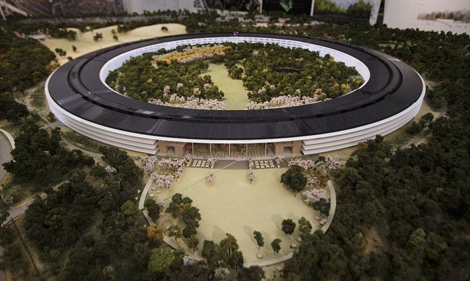 „Apple“ šiais metais baigs statyti įmonės būstinę Kalifornijoje 