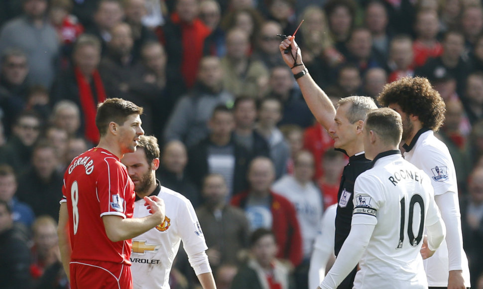 Stevenas Gerrardas gavo raudoną kortelę