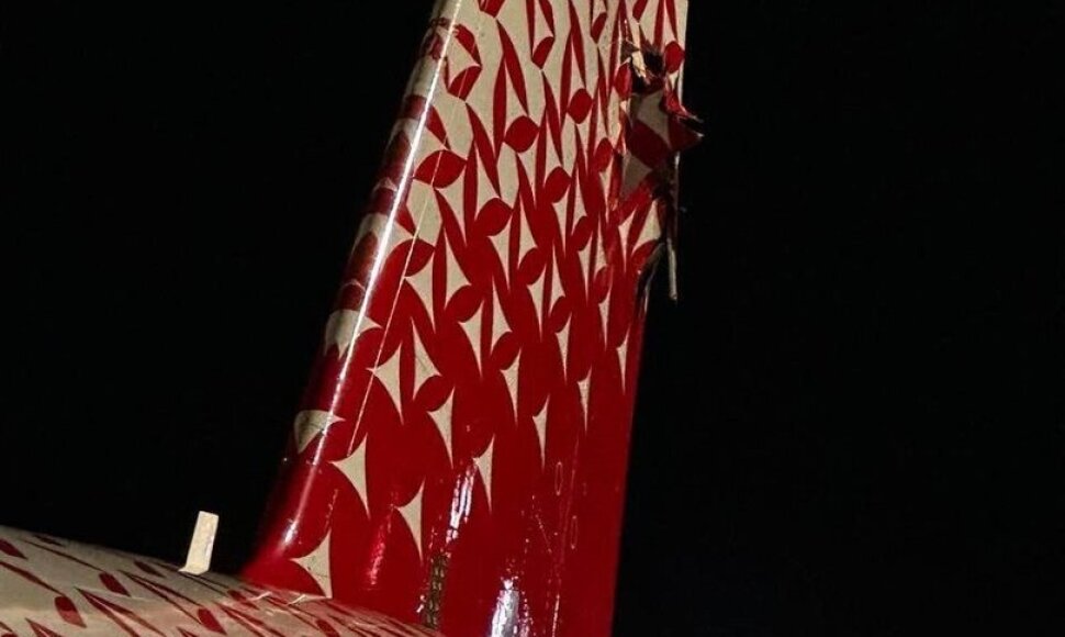 &bdquo;Rosija&ldquo; lėktuvas &bdquo;Superjet 100&ldquo; po susidūrimo Maskvos &Scaron;eremetjevo oro uoste