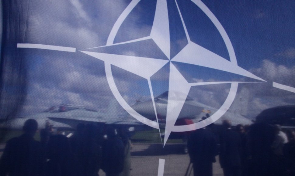 NATO oro policijos pasikeitimo ceremonija