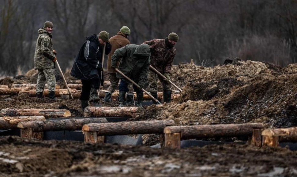 Ukrainoje sparčiai statomos naujos gynybos linijos