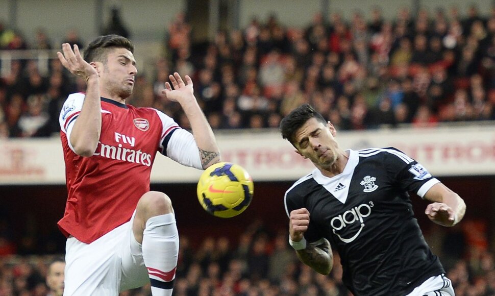 Olivier Giroud ir Jose Fonte