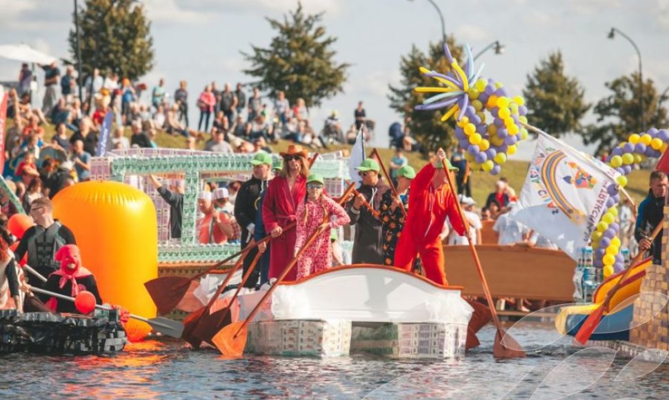 Latvijos pieno, duonos ir medaus šventė ir valčių iš pieno pakelių regata