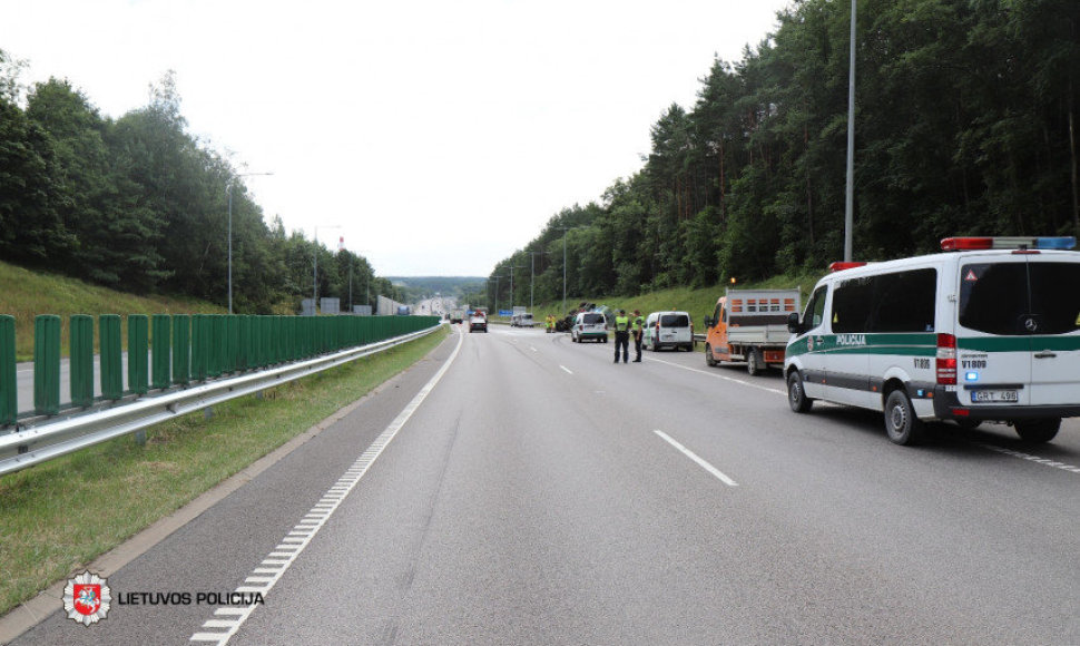 Sunkvežimio avarija prie Grigiškių