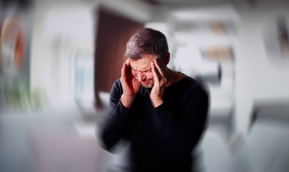 Viems i&scaron; insulto požymių &ndash; stiprus galvos skausmas